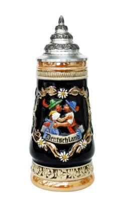 Kissing Couple German Beer Stein | 0.3 Liter